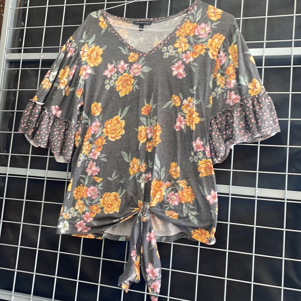Sig Studio Tie Up Floral Top! Medium!